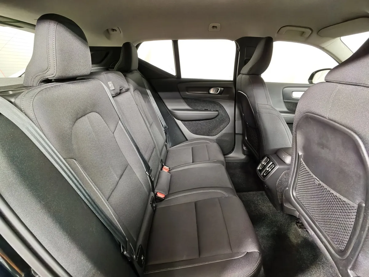 Volvo XC40 2.0 T4 Drive-E AT AWD (190 л.с.) Momentum Черный в АВИЛОН. Слайд №16