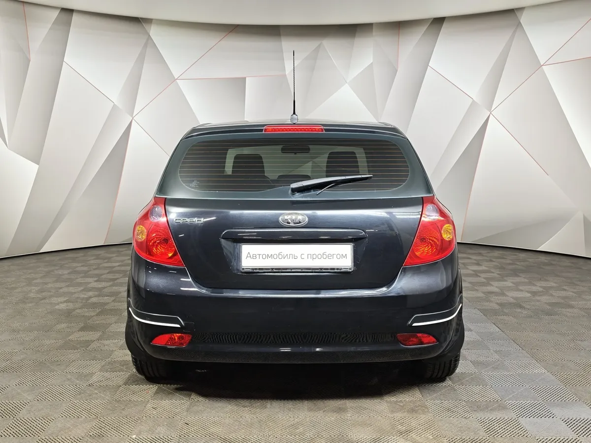Kia Ceed 1.6 MT (122 л.с.) Черный в АВИЛОН. Слайд №8