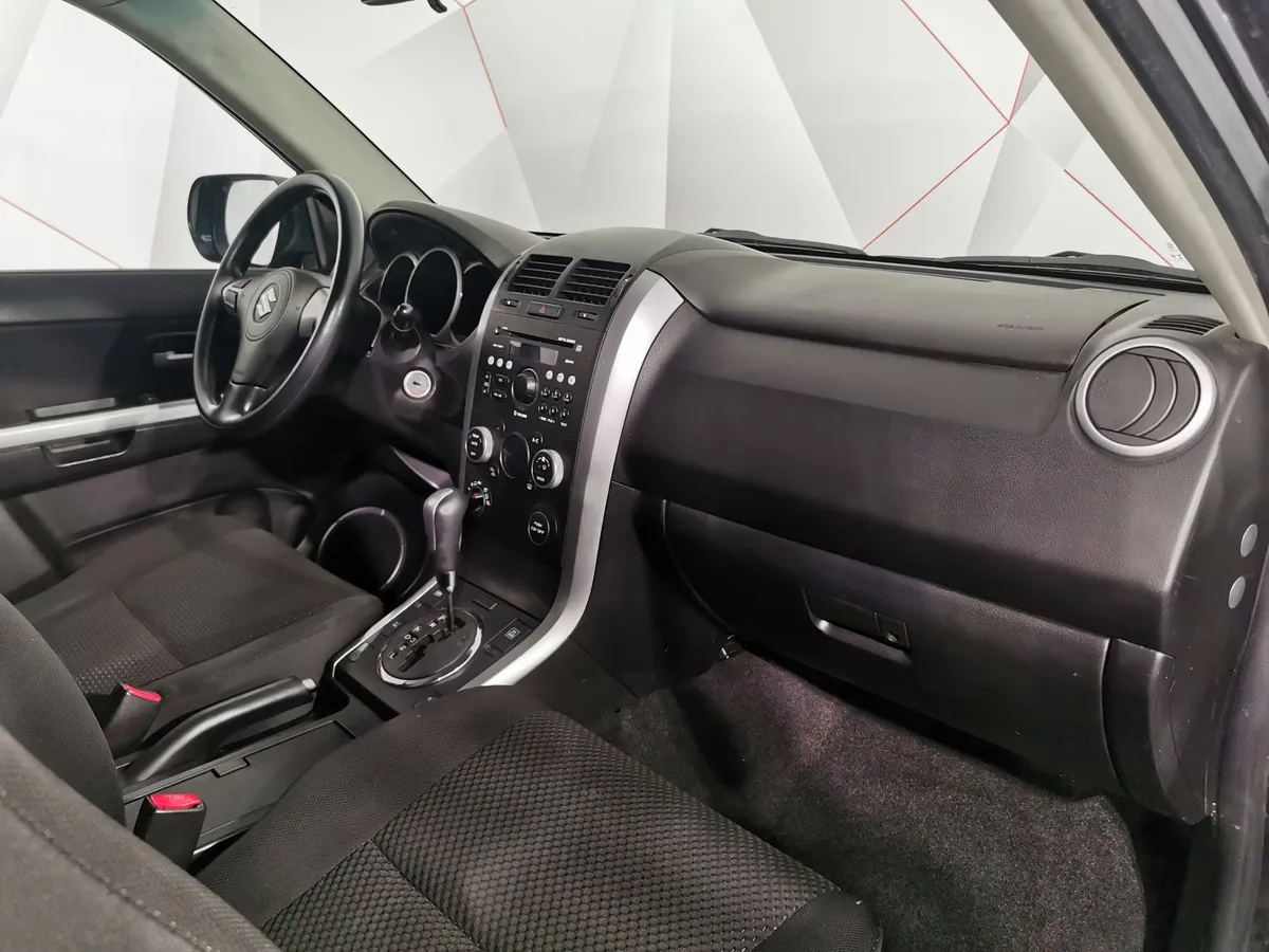 Suzuki Grand Vitara 2.4 AT (169 л.с.) Черный в АВИЛОН. Слайд №11