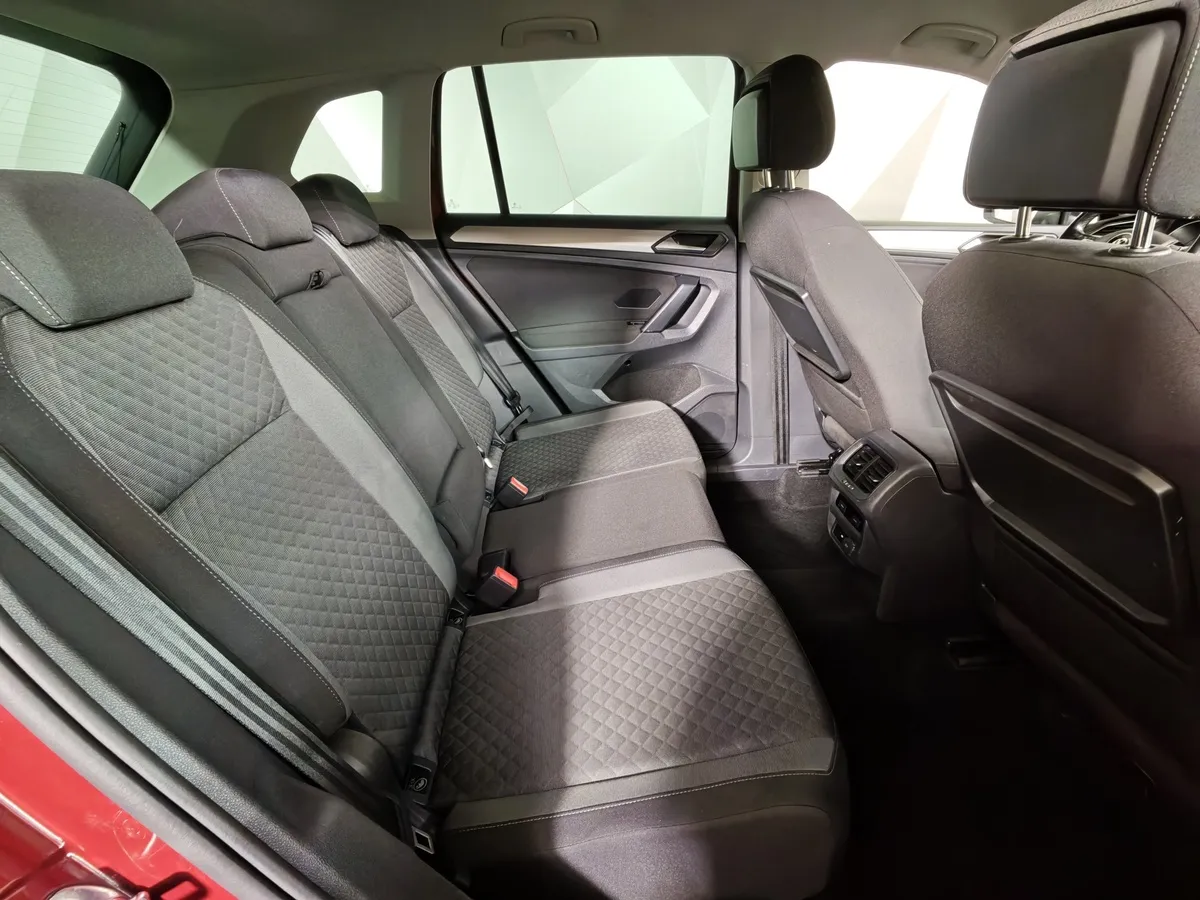 Volkswagen Tiguan 1.4 TSI BlueMotion DSG (150 л.с.) Comfortline Красный в АВИЛОН. Слайд №14