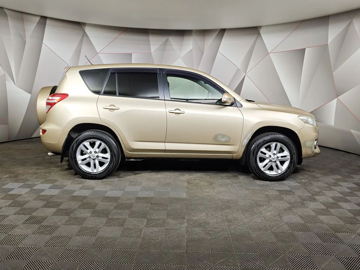 Toyota RAV4 2.0 MT FWD (158 л.с.) Бежевый в АВИЛОН. Слайд №6