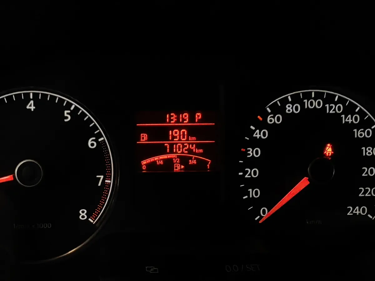 Volkswagen Polo 1.6 MPI AT (110 л.с.) Highline Серебристый в АВИЛОН. Слайд №18