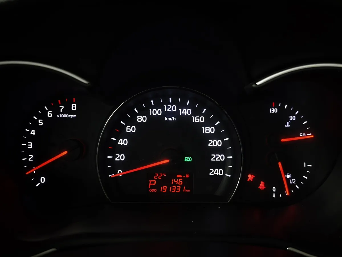 Kia Sorento 2.4 AT 4WD (175 л.с.) Luxe Черный в АВИЛОН. Слайд №17