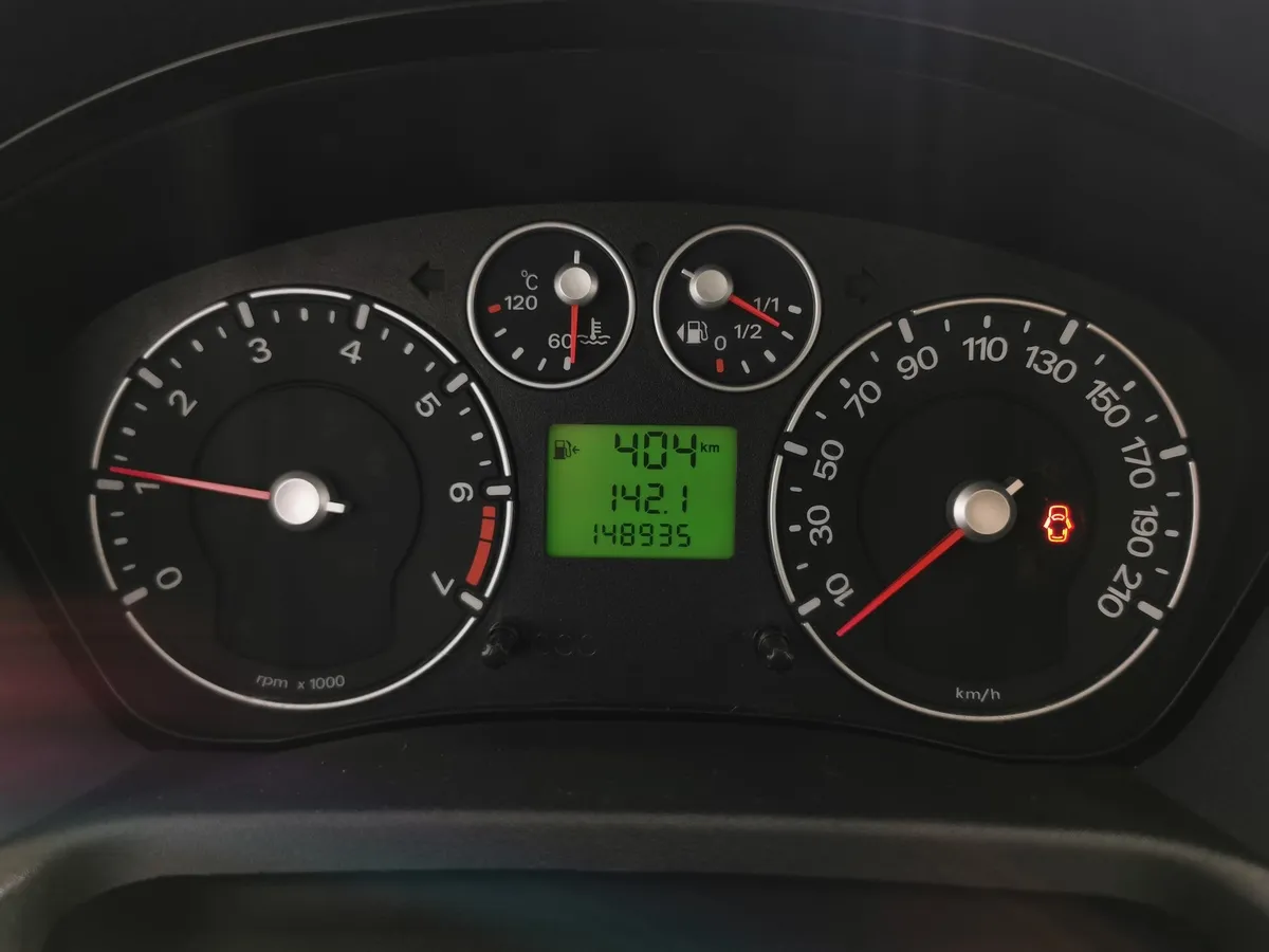 Ford Fiesta 1.6 MT (101 л.с.) Trend + Красный в АВИЛОН. Слайд №15