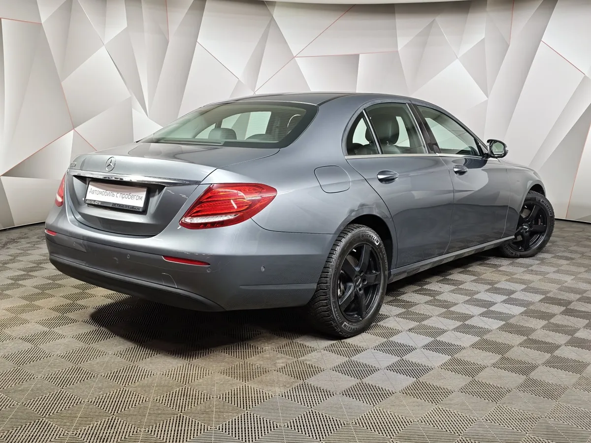 Mercedes-Benz E-Класс E 200 9G-TRONIC (197 л.с.) Premium (Локальная сборка) Серый в АВИЛОН. Слайд №2
