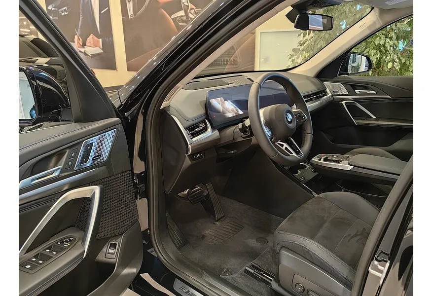 LIVE. Слайд №8