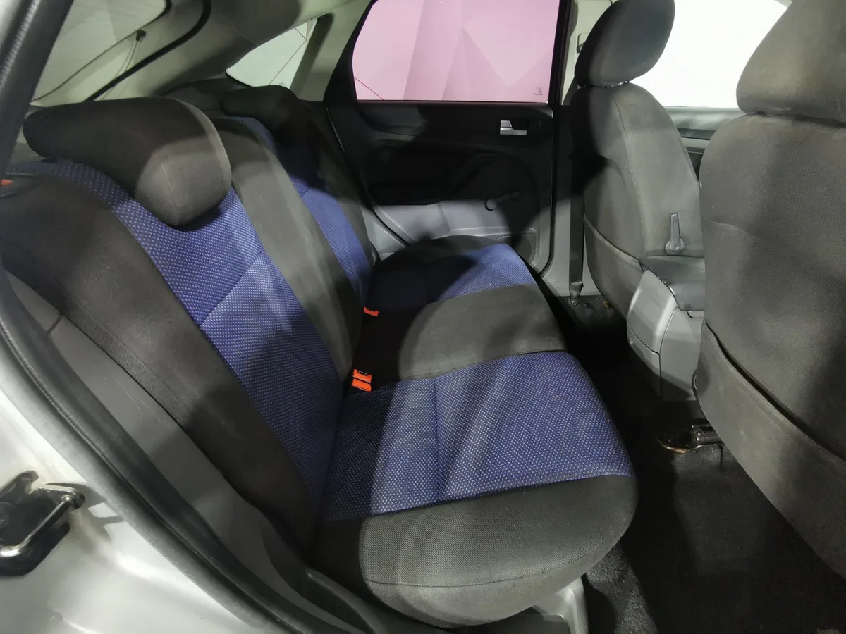 Ford Focus 1.8 MT (125 л.с.) Ghia Серебристый в АВИЛОН. Слайд №14