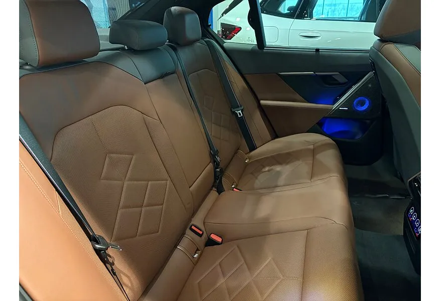 BMW 5 серия 520d xDrive AT (197 л.с.) Черный в АВИЛОН. Слайд №7