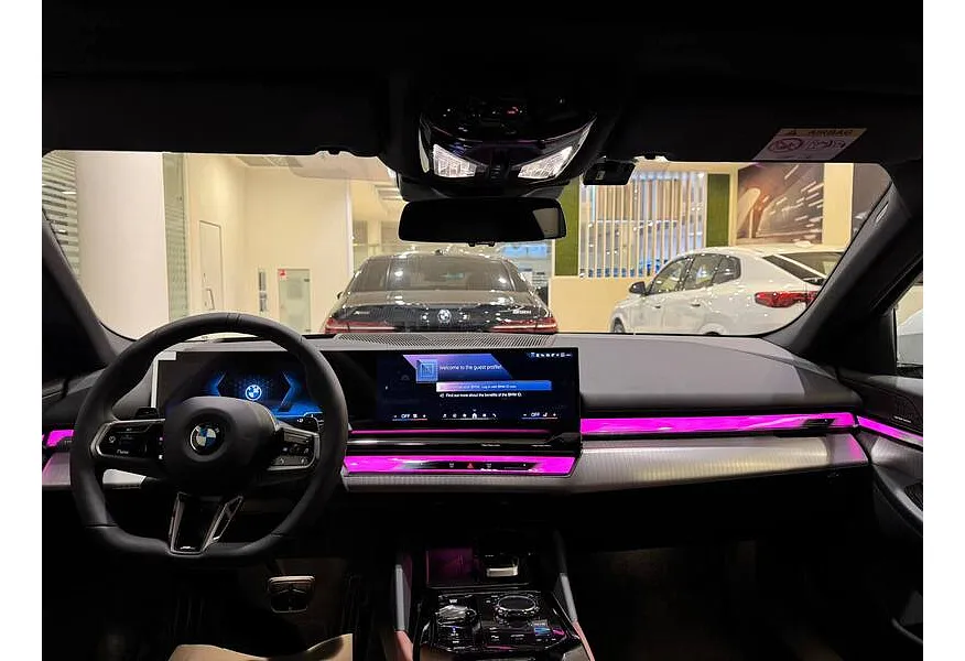 BMW 5 серия 530i xDrive AT (252 л.с.) Белый в АВИЛОН. Слайд №6