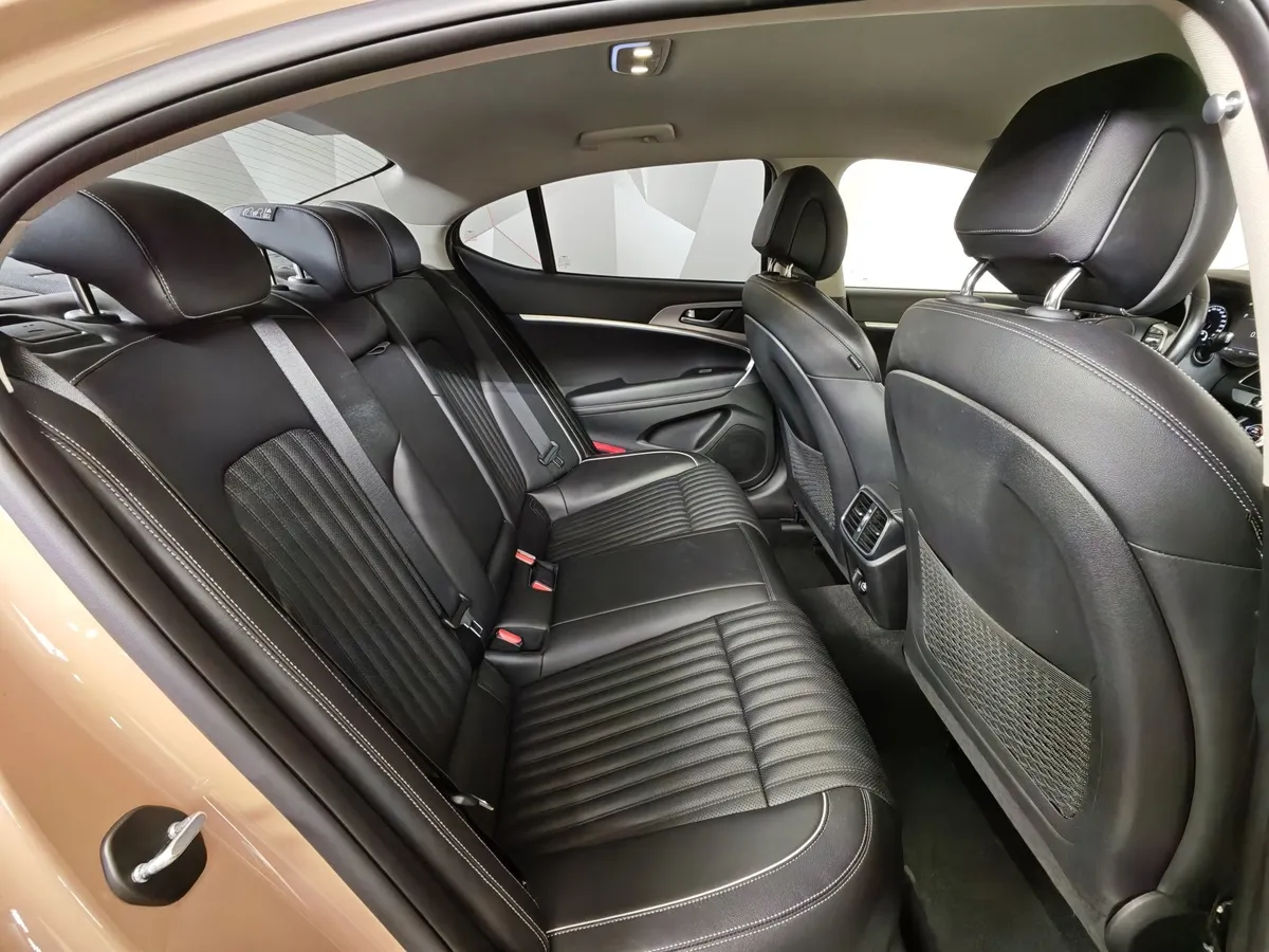 Genesis G70 2.0 T AT AWD (197 л.с.) Elegance Серый в АВИЛОН. Слайд №15