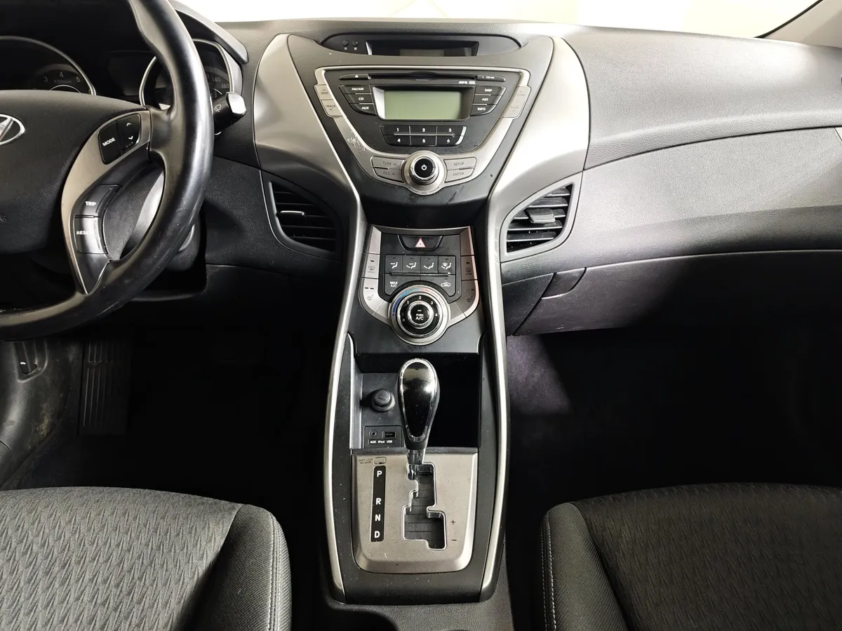 Hyundai Elantra 1.6 MT (132 л.с.) Comfort Черный в АВИЛОН. Слайд №14