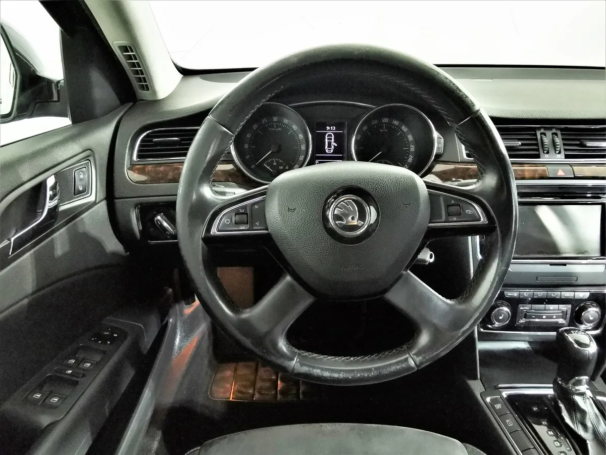 Skoda Superb 2.0 TDI DSG (140 л.с.) Черный в АВИЛОН. Слайд №18