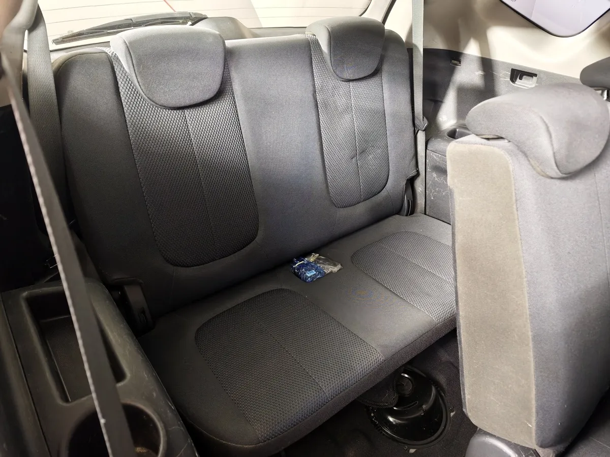 Kia Carens 2.0 AT (145 л.с.) Серый в АВИЛОН. Слайд №21