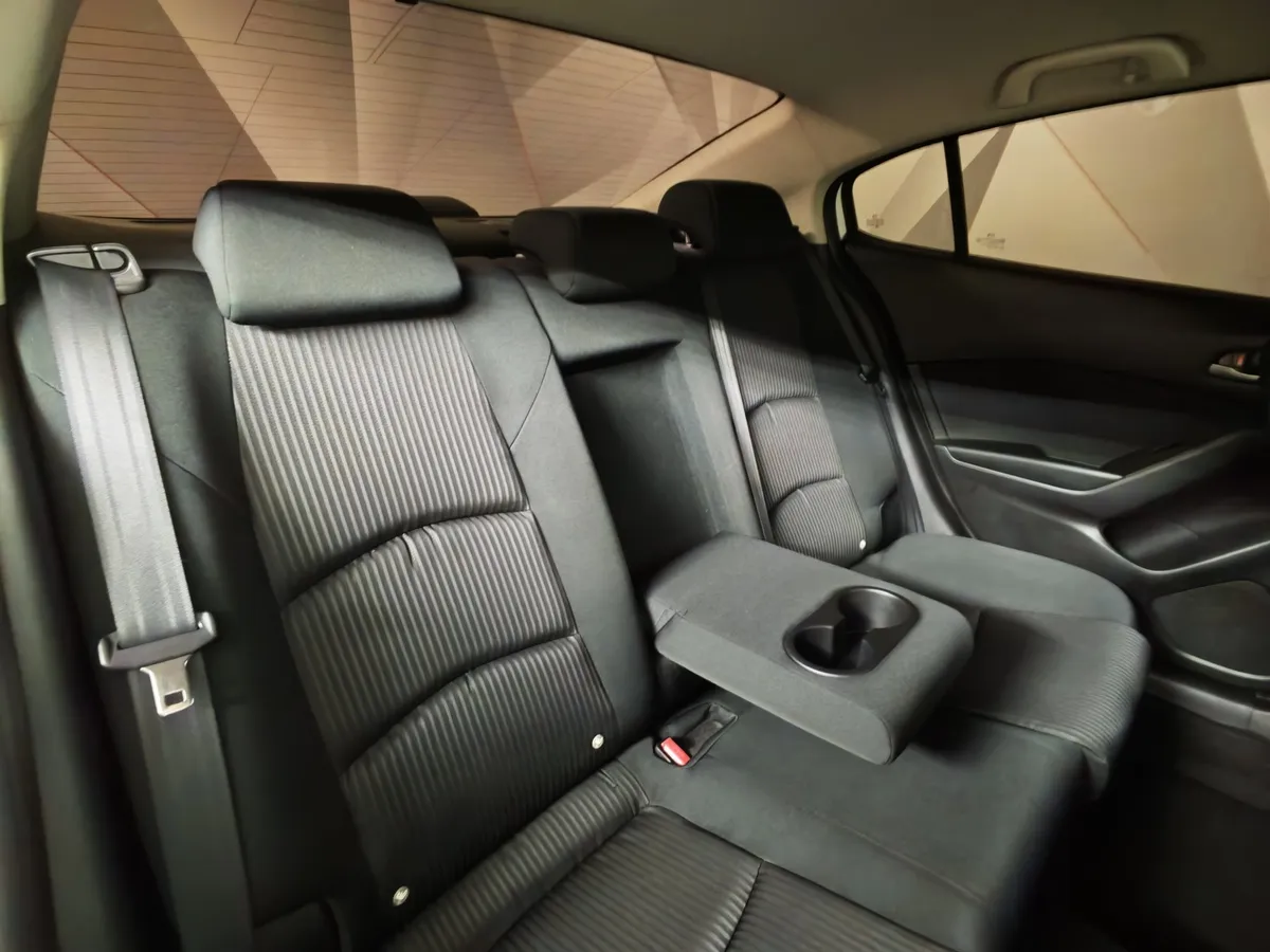 Mazda 3 1.6 MT (104 л.с.) Белый в АВИЛОН. Слайд №15