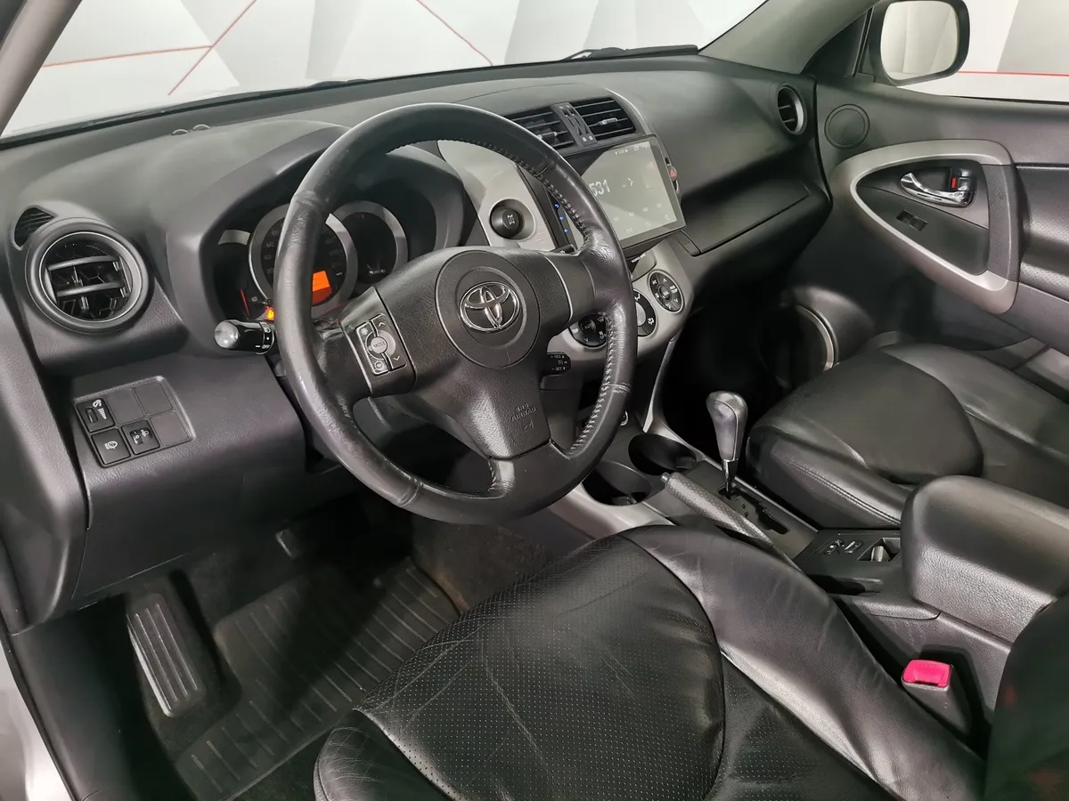 Toyota RAV4 2.0 AT AWD (152 л.с.) Серебристый в АВИЛОН. Слайд №18