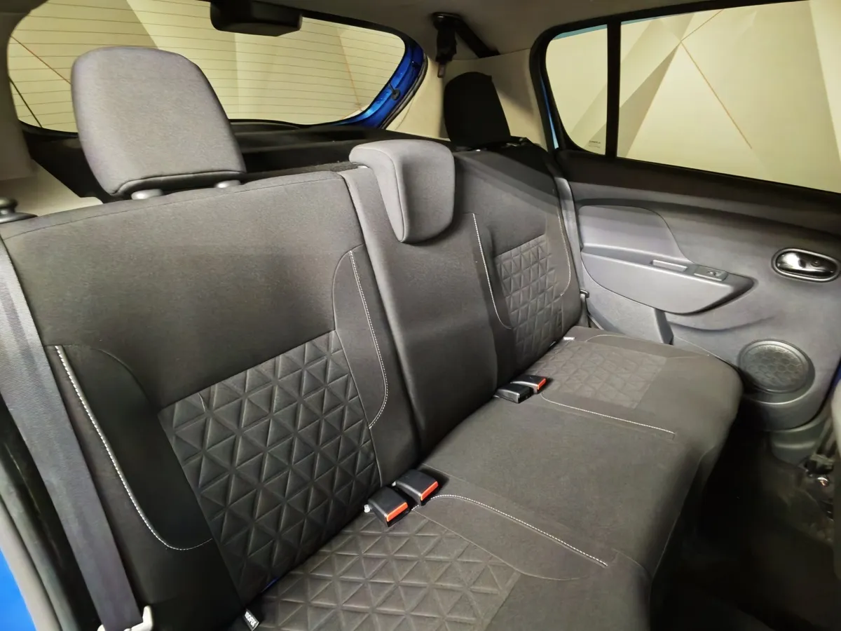 Renault Sandero 1.6 MT (113 л.с.) Stepway Drive Синий в АВИЛОН. Слайд №16