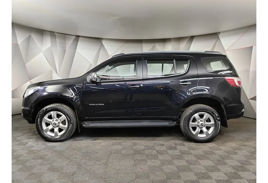 Chevrolet TrailBlazer 2.8 D AT AWD (180 л.с.) LT Черный в АВИЛОН. Слайд №5