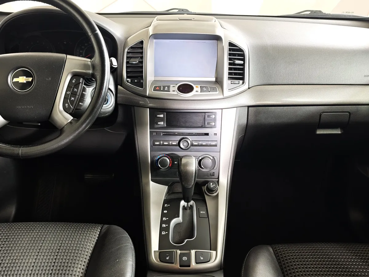 Chevrolet Captiva 2.4 AT (5 мест) (167 л.с.) LT Серебристый в АВИЛОН. Слайд №15