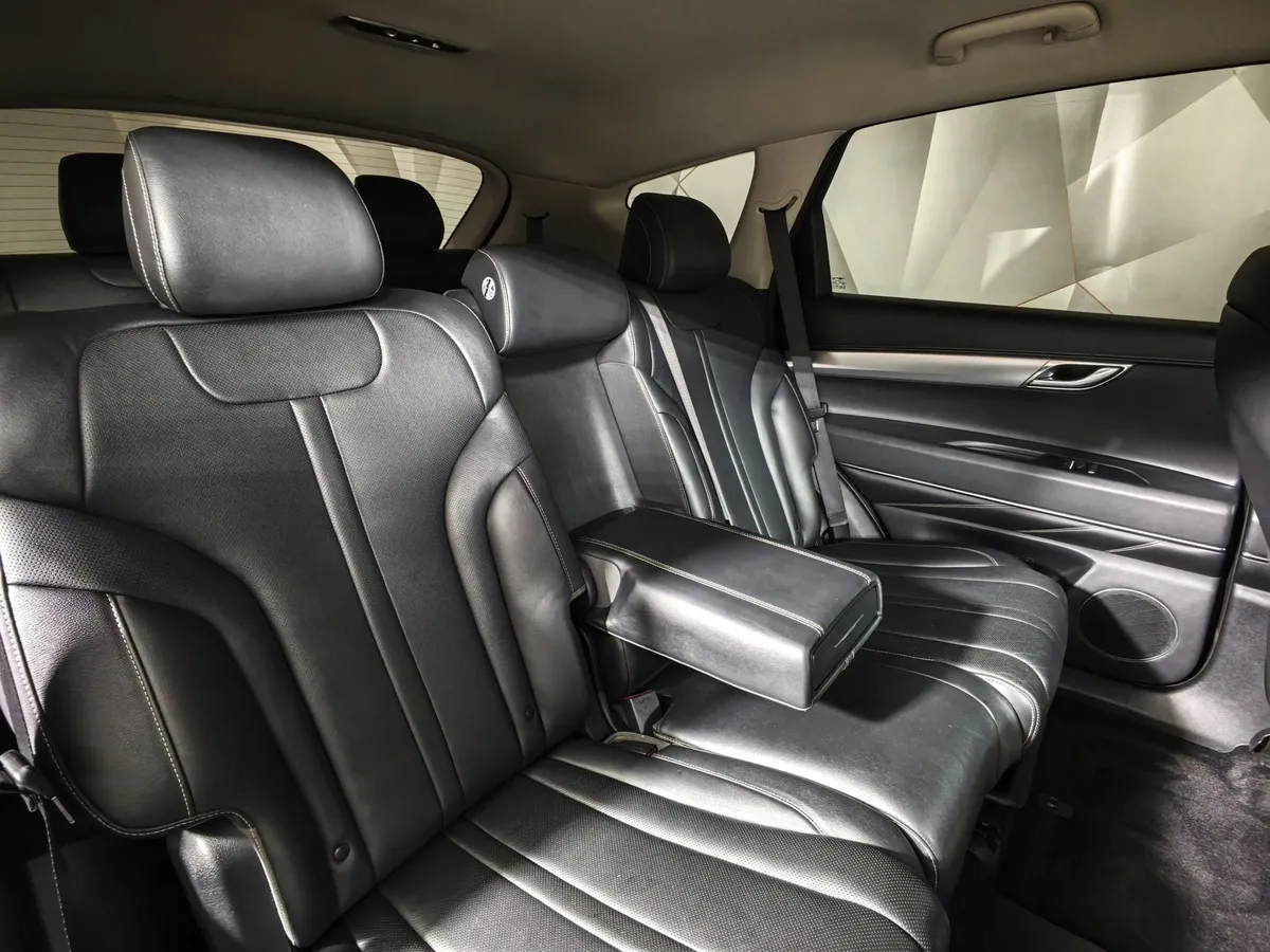 Genesis GV80 2.5 T-GDI 8AT 4WD (249 л.с.) Premium Серый в АВИЛОН. Слайд №16