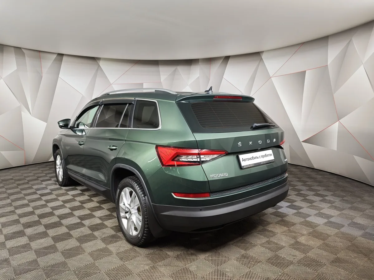 Skoda Kodiaq 2.0 TSI DSG 4X4 (180 л.с.) Зеленый в АВИЛОН. Слайд №4
