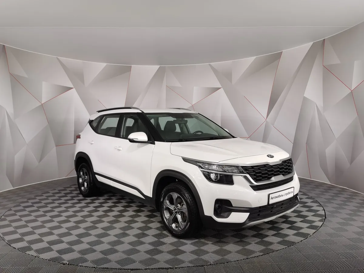 Kia Seltos 2.0 MPI 2WD IVT (149 л.с.) Luxe Белый в АВИЛОН. Слайд №3