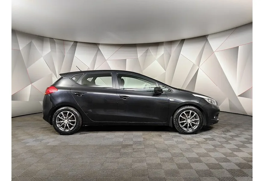 Kia Ceed 1.6 MT (130 л.с.) Comfort Черный в АВИЛОН. Слайд №6