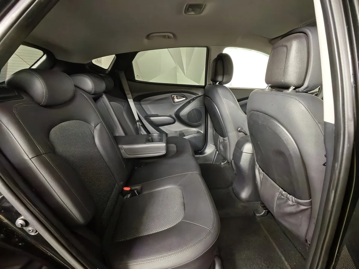Hyundai ix35 2.0 AT 4WD (150 л.с.) Comfort Черный в АВИЛОН. Слайд №16