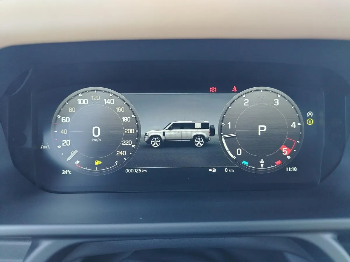 Land Rover Defender 3.0D D6H AT (249 л.с.) X-Dynamic HSE Черный в АВИЛОН. Слайд №9