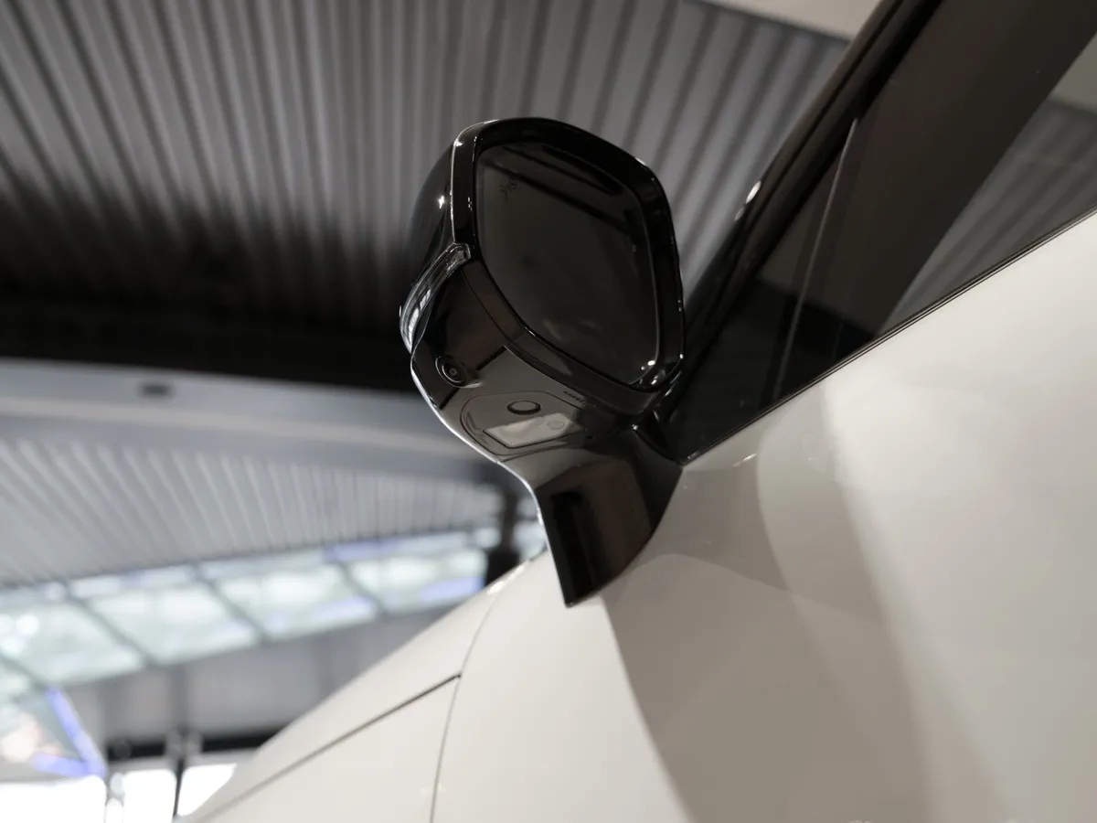 Zeekr 9X 2.0h AT 4WD (1177 л.с.) Max Белый в АВИЛОН. Слайд №19