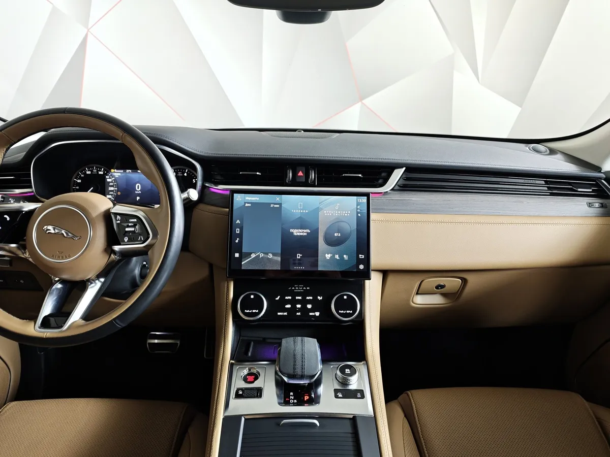 Jaguar F-Pace 2.0P AT AWD (249 л.с.) SE Серый в АВИЛОН. Слайд №15