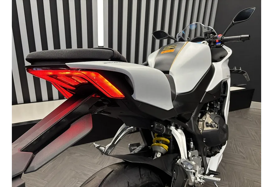 АВИЛОН - QJMOTOR SRK 800 RR 800 см³ (95 л.с.) 800 Белый - slide 6