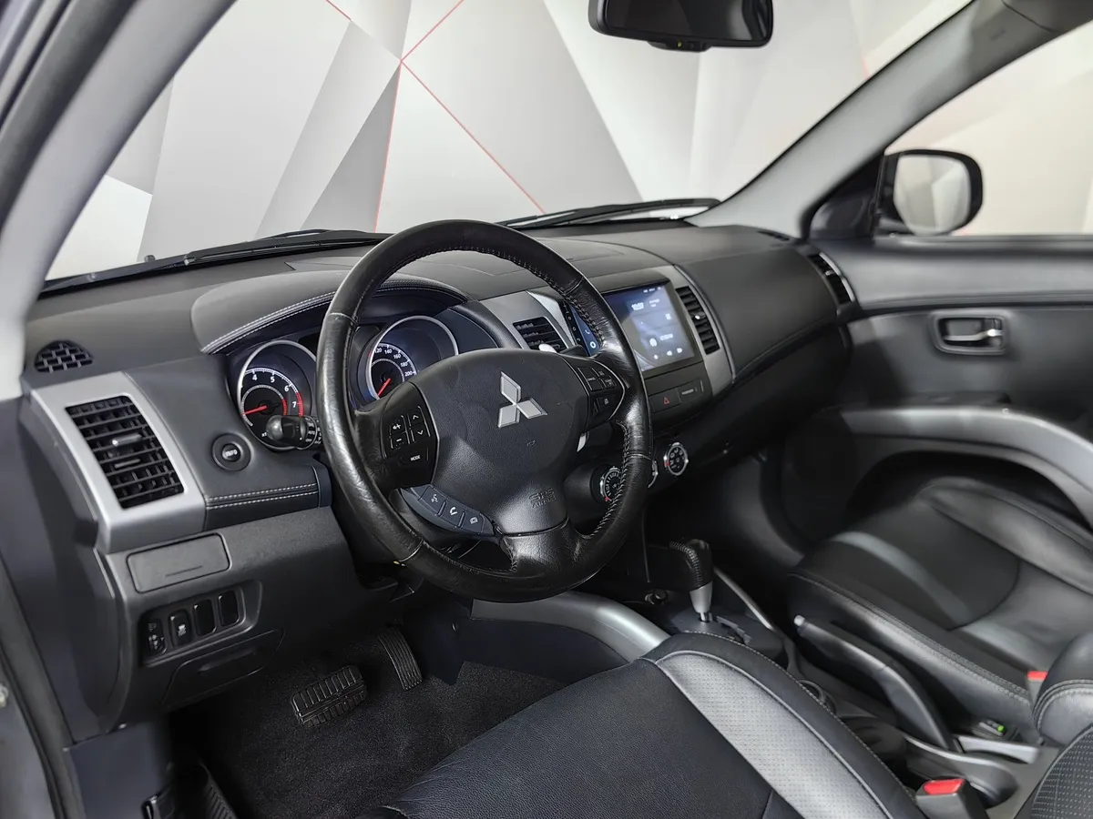 Mitsubishi Outlander 2.4 CVT 4WD (170 л.с.) Серый в АВИЛОН. Слайд №19