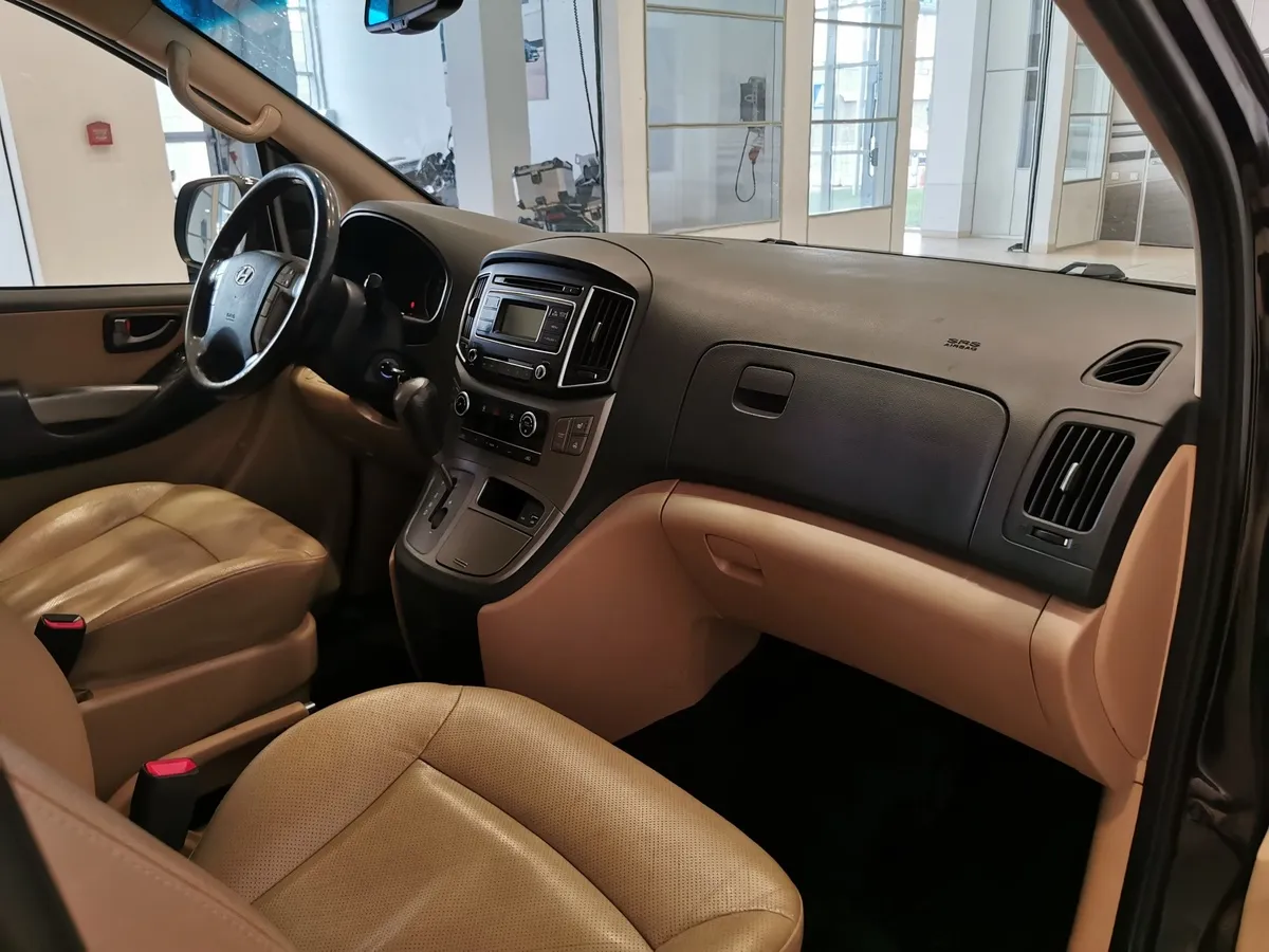 Hyundai H-1 2.5 TD AT (99 л.с.) Черный в АВИЛОН. Слайд №13