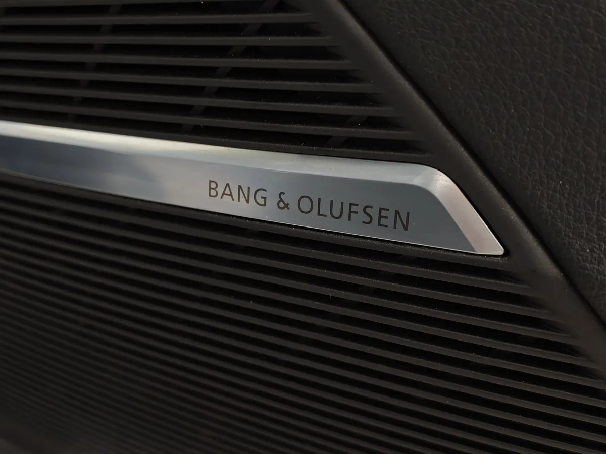 Audi Q8 55 TFSI Tiptronic quattro (340 л.с.) Серый в АВИЛОН. Слайд №26