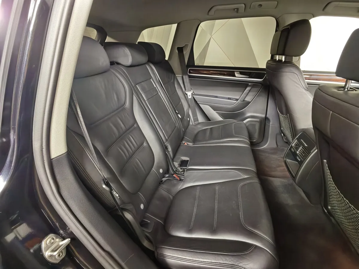Volkswagen Touareg 3.6 FSI AT (280 л.с.) base Черный в АВИЛОН. Слайд №15