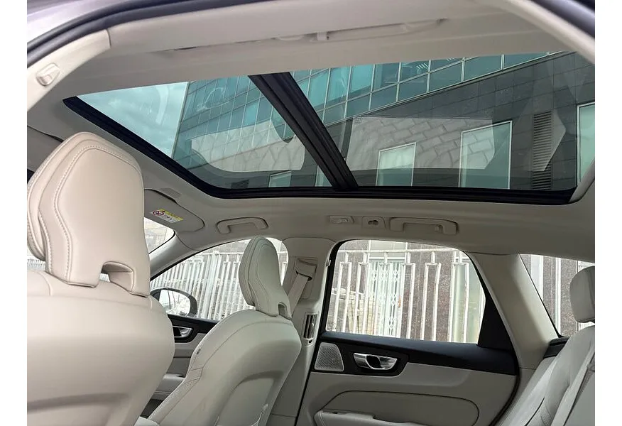 Volvo XC60 2.0 B5 8AT AWD (250 л.с.) Ultra Dark Серебристый в АВИЛОН. Слайд №12