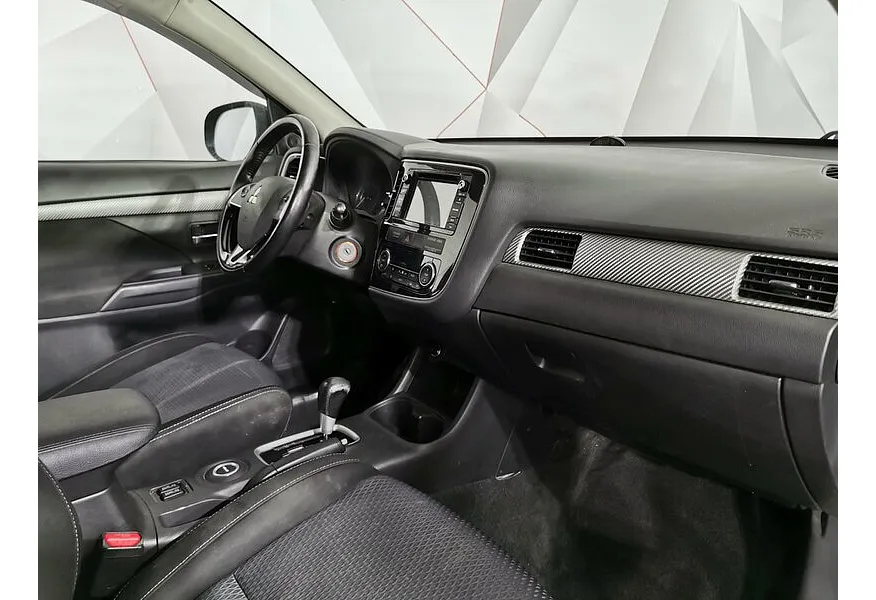 Mitsubishi Outlander 2.0 CVT 4WD (146 л.с.) Серый в АВИЛОН. Слайд №13