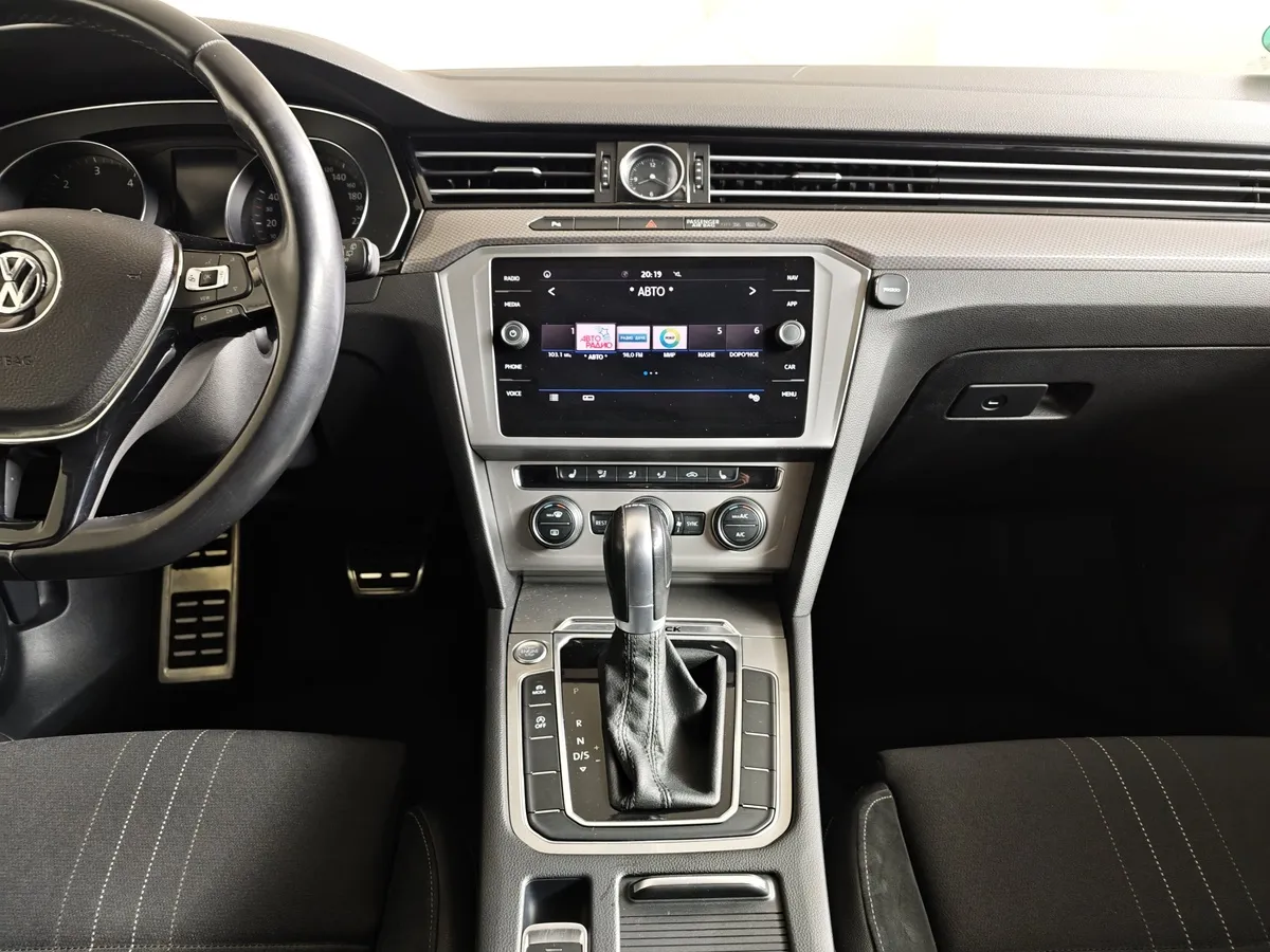 Volkswagen Passat 2.0 AMT (190 л.с.) Variant Серый в АВИЛОН. Слайд №14
