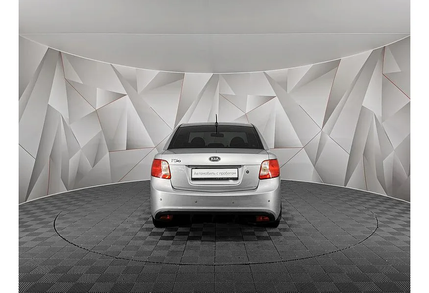 Kia Rio 1.4 AT (97 л.с.) Серебристый в АВИЛОН. Слайд №8 Kia Rio 1.4 AT (97 л.с.) Серебристый в АВИЛОН. Слайд №8