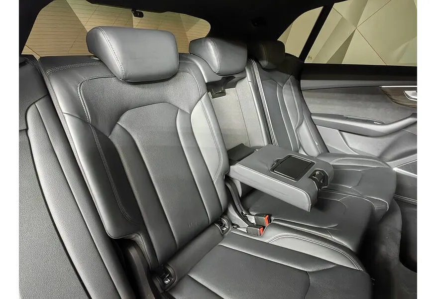 Audi Q8 45 TDI Tiptronic quattro (249 л.с.) Белый в АВИЛОН. Слайд №17