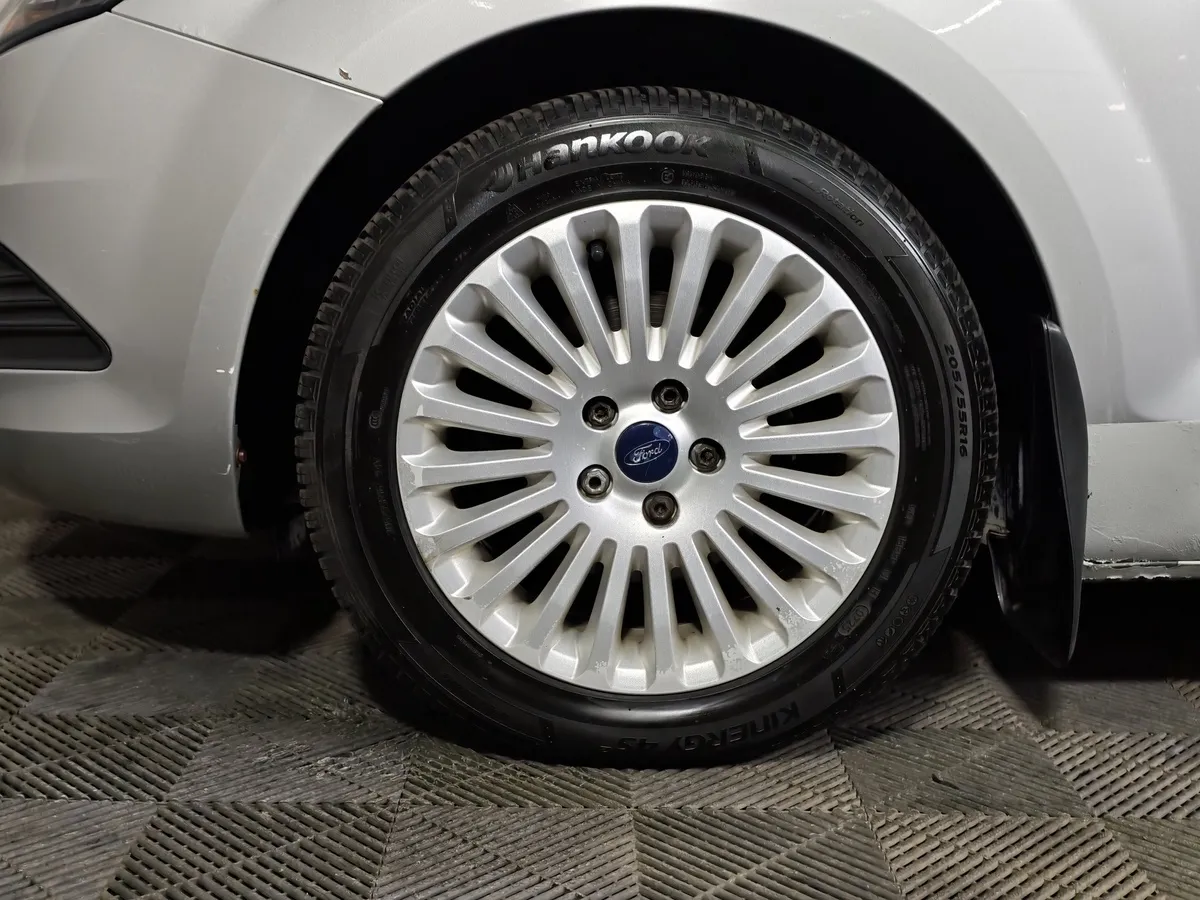Ford Focus 1.6 AT (101 л.с.) Titanium Серебристый в АВИЛОН. Слайд №9