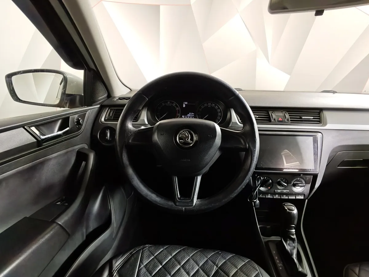 Skoda Rapid 1.6 AT (110 л.с.) Белый в АВИЛОН. Слайд №20