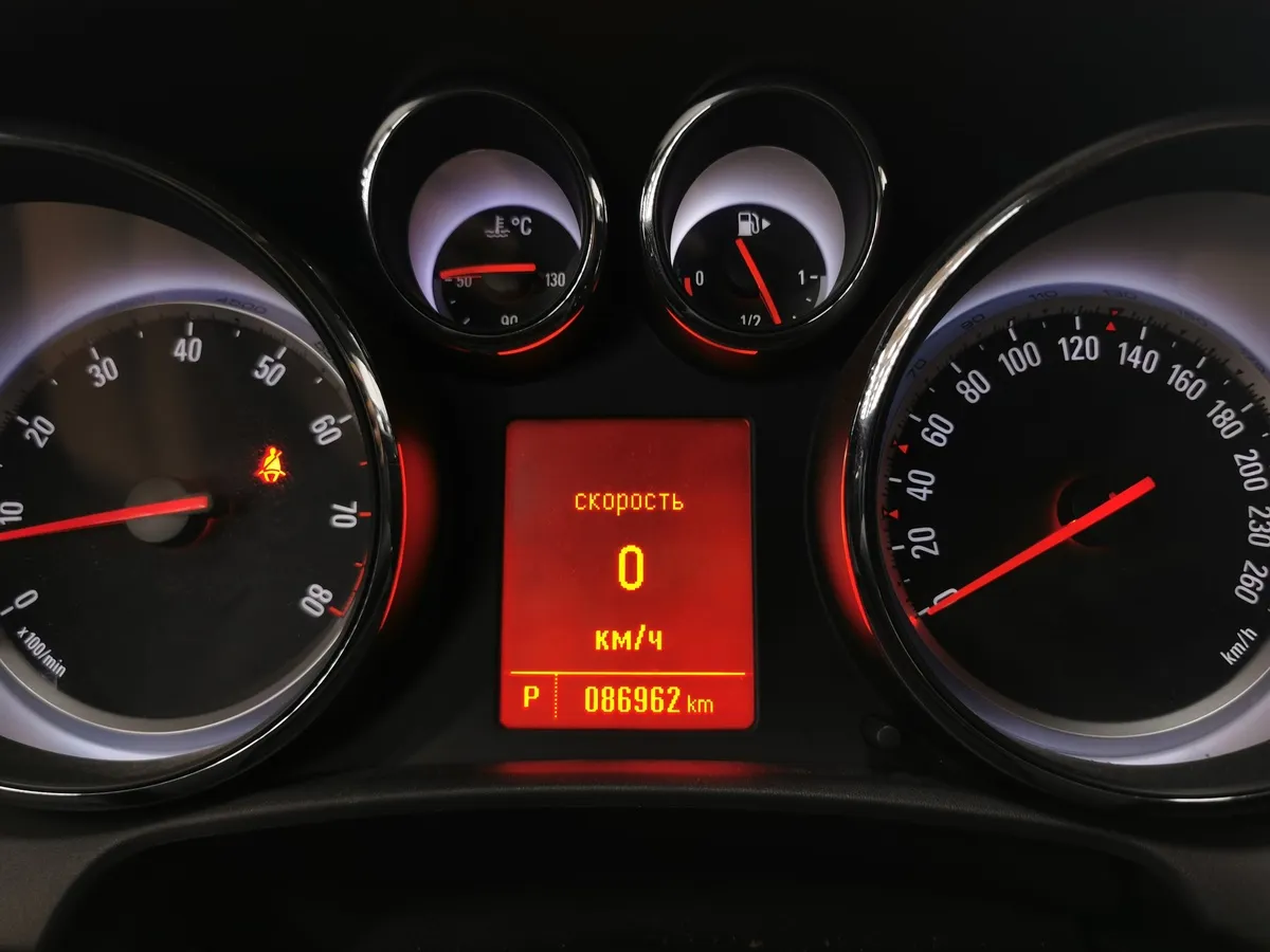 Opel Astra 1.6 AT (115 л.с.) Красный в АВИЛОН. Слайд №17