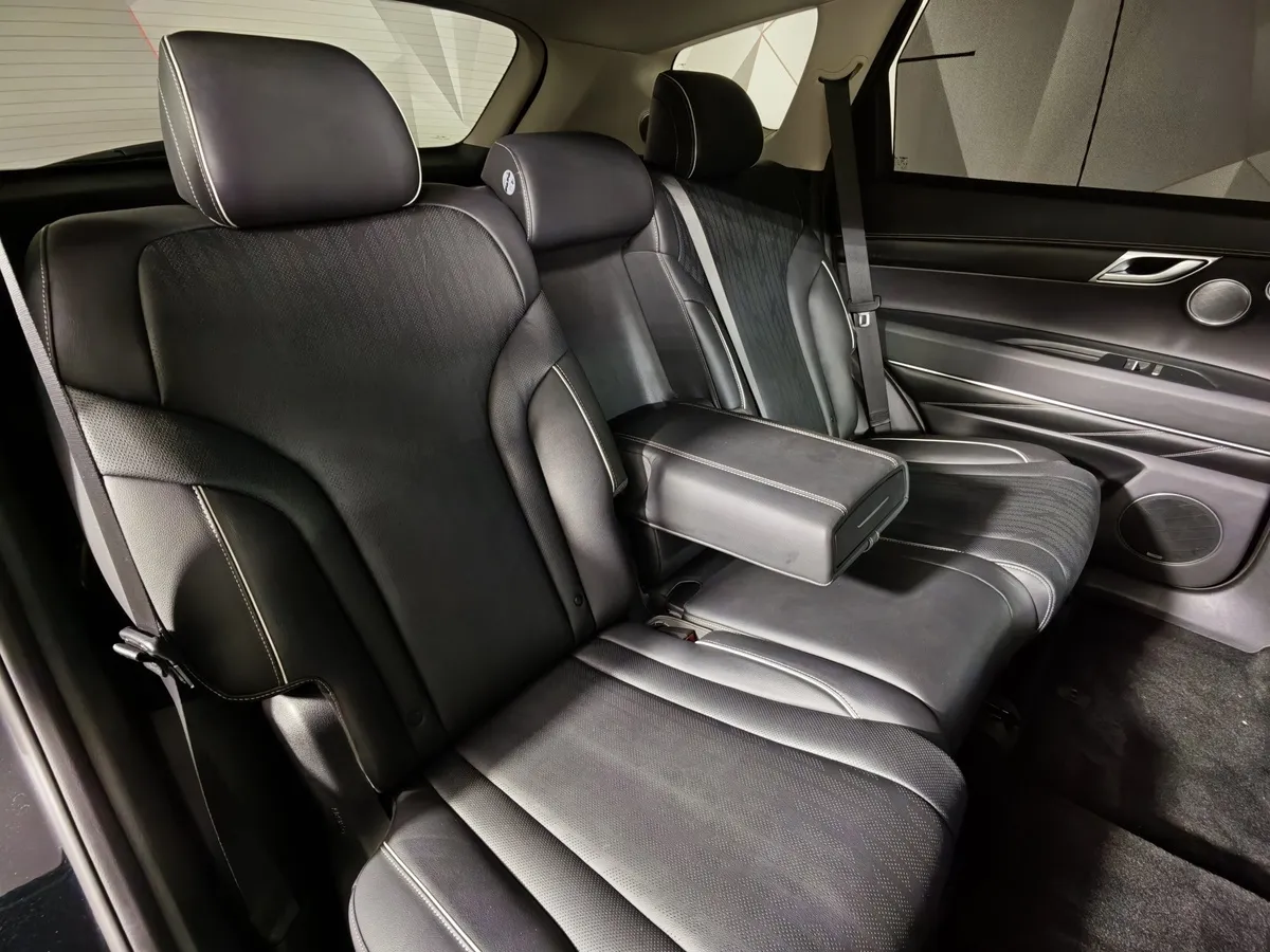 Genesis GV80 3.0D VGT 8AT 4WD (249 л.с.) Luxury + Advanced Smart Sense Черный в АВИЛОН. Слайд №17