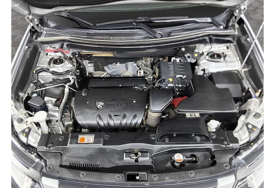 Mitsubishi Outlander 2.0 CVT 4WD (146 л.с.) Серебристый в АВИЛОН. Слайд №11