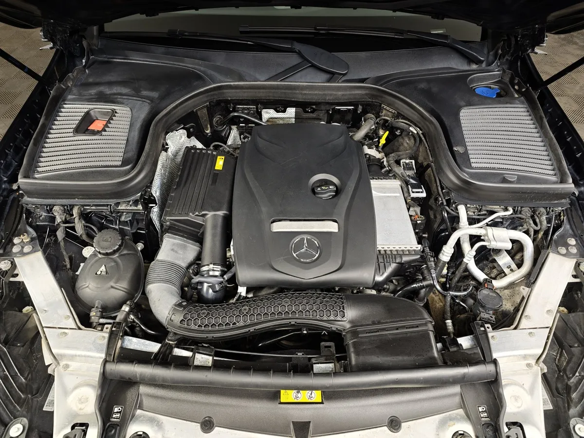 Mercedes-Benz GLC Купе 300 d 9G-TRONIC 4MATIC (245 л.с.) Premium Черный в АВИЛОН. Слайд №11