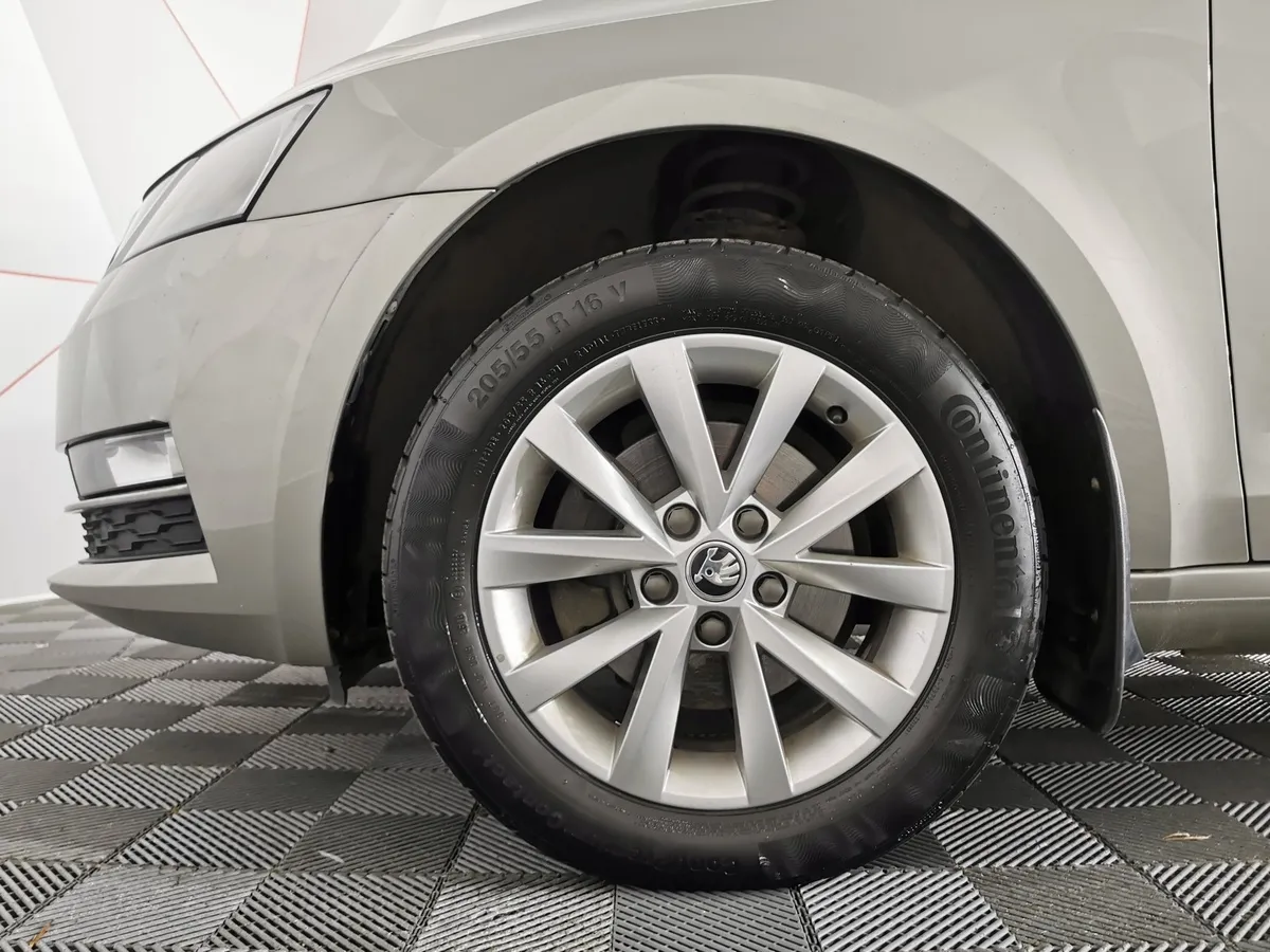 Skoda Octavia 1.6 MPI AT (110 л.с.) Бежевый в АВИЛОН. Слайд №9