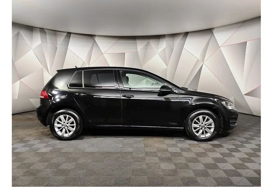 Volkswagen Golf 1.6 AT (110 л.с.) Comfortline Черный в АВИЛОН. Слайд №4