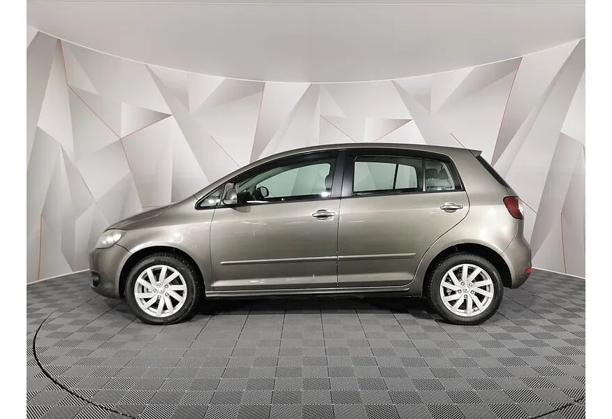 Volkswagen Golf 1.6 MT (102 л.с.) Trendline Коричневый в АВИЛОН. Слайд №5