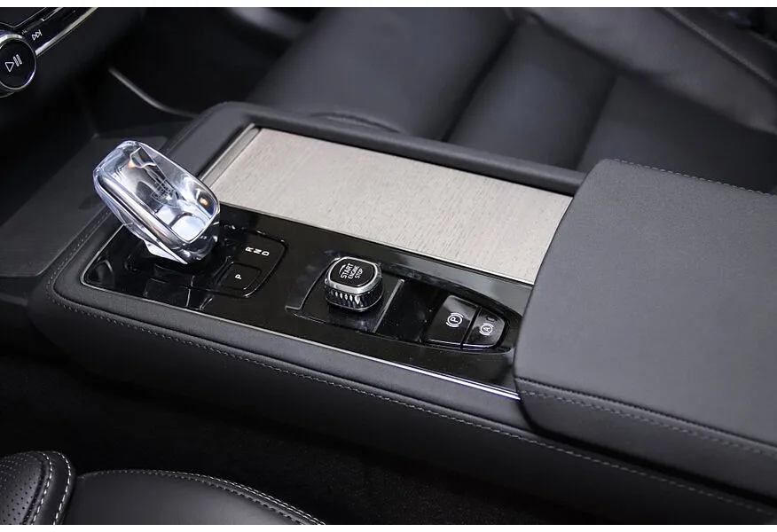 АВИЛОН - Volvo XC90 2.0 B5 mild hybrid AT AWD (7 мест) (250 л.с.) Ultra Bright Черный - slide 16